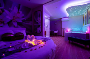 Studio romantique jacuzzi ou spa balneo privatif et jardin Au temps des cerises La Ciotat
